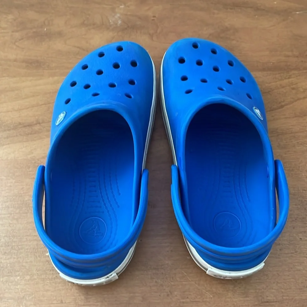 CROCS Blue and White Water Shoes Size 5